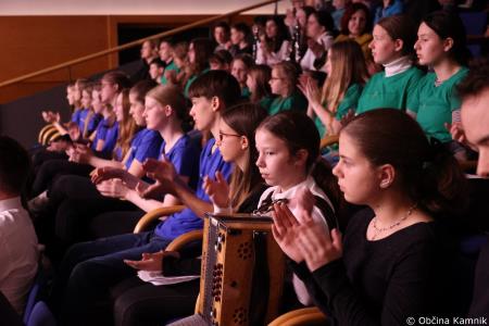 A me slišiš Pet čevljev merim, palcev pet (13)